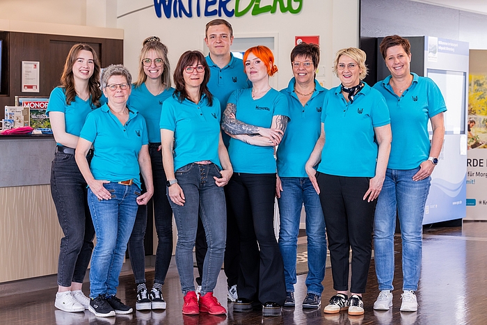 Gruppenfoto der Mitarbeiter und Mitarbeiterinnen des Gästeservice.