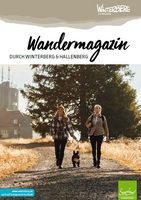 Titelseite des Wandermagazins zeigt zwei Frauen mit Hund, die am Kahlen Asten wandern.