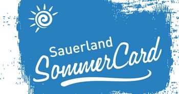 Das blaue Logo der Sauerland Sommercard mit weißer Schrift